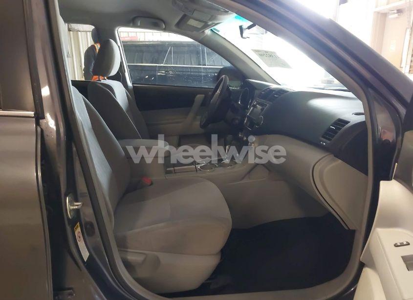 Photo 5 of 2013 Toyota Highlander BASE V6 (VIN 5TDZK3EH4DS120484)