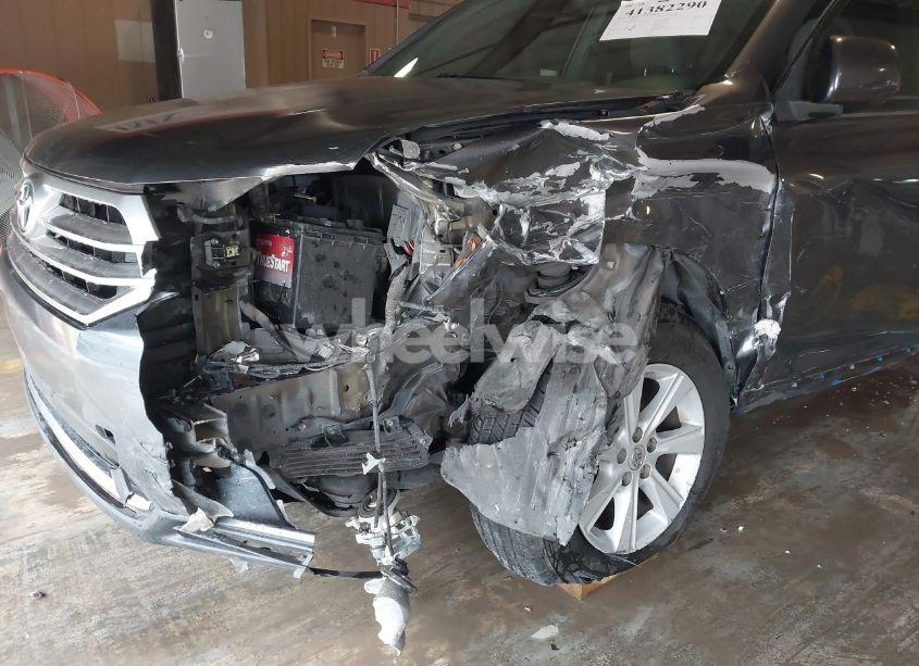 Photo 6 of 2013 Toyota Highlander BASE V6 (VIN 5TDZK3EH4DS120484)