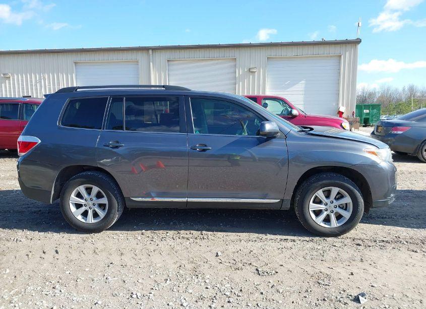 Photo 13 of 2013 Toyota Highlander BASE V6 (VIN 5TDZK3EH4DS133137)