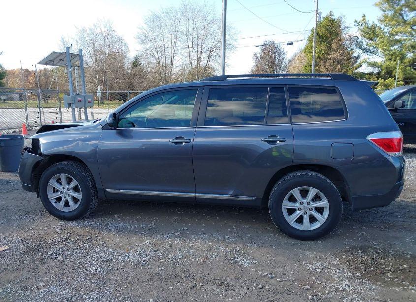 Photo 14 of 2013 Toyota Highlander BASE V6 (VIN 5TDZK3EH4DS133137)