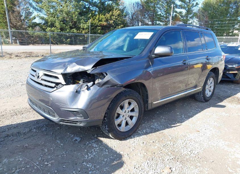 Photo 2 of 2013 Toyota Highlander BASE V6 (VIN 5TDZK3EH4DS133137)