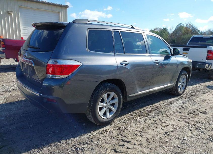 Photo 4 of 2013 Toyota Highlander BASE V6 (VIN 5TDZK3EH4DS133137)