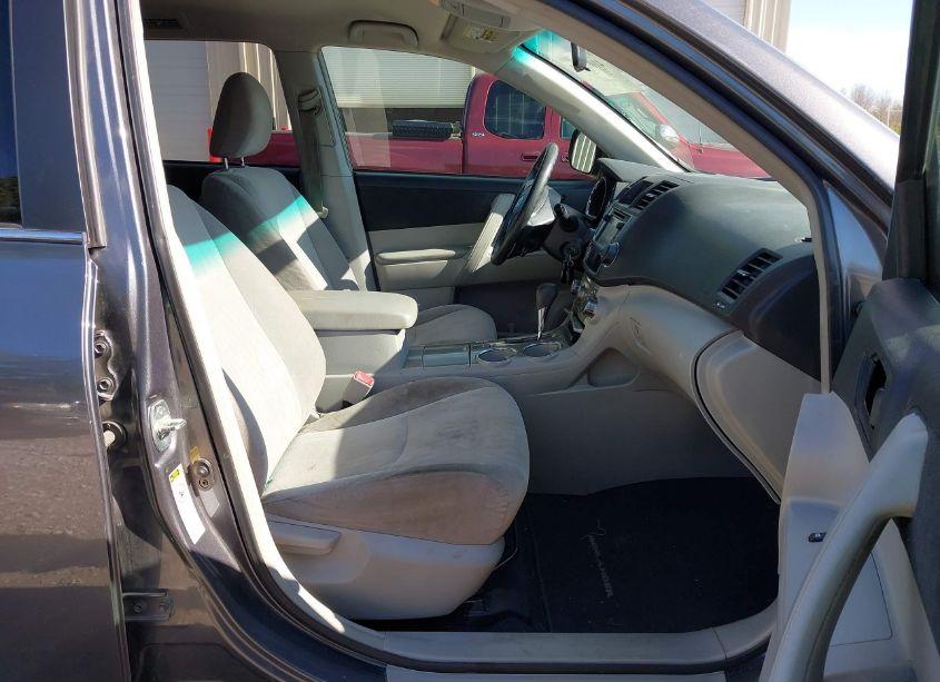 Photo 5 of 2013 Toyota Highlander BASE V6 (VIN 5TDZK3EH4DS133137)