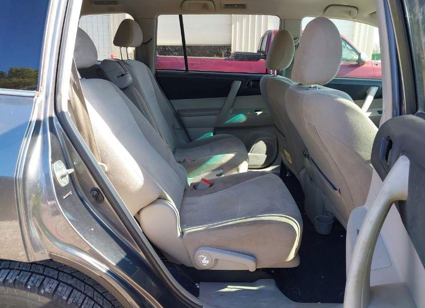 Photo 8 of 2013 Toyota Highlander BASE V6 (VIN 5TDZK3EH4DS133137)