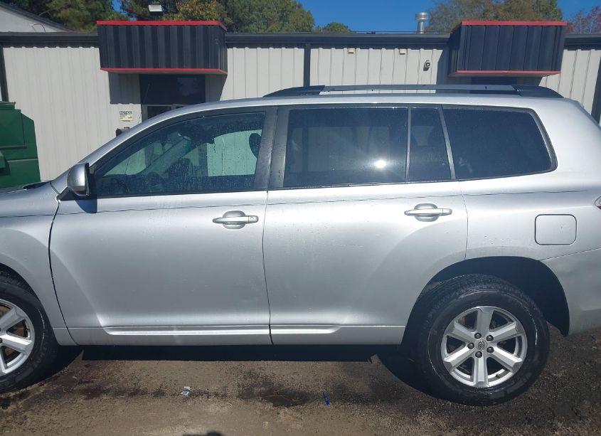 Photo 14 of 2010 Toyota Highlander BASE V6 (VIN 5TDZK3EH5AS005601)