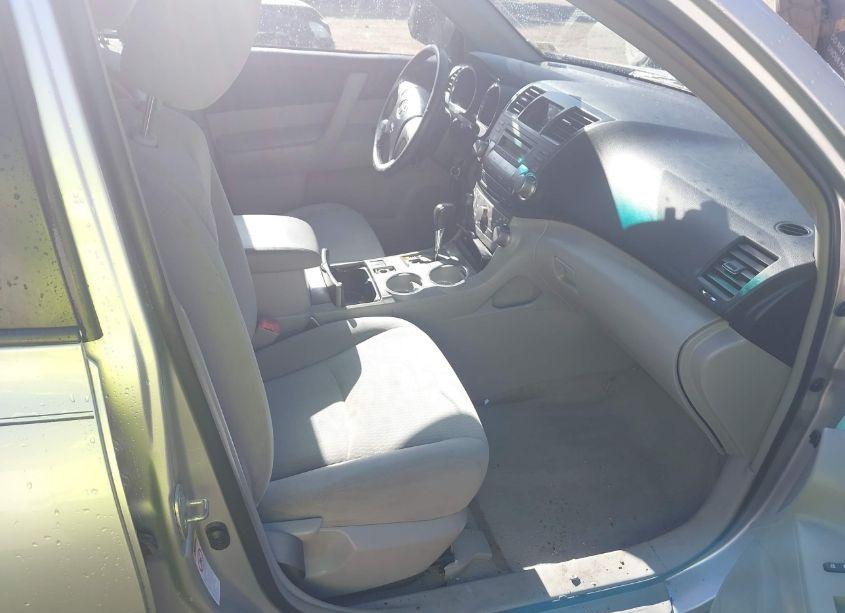 Photo 5 of 2010 Toyota Highlander BASE V6 (VIN 5TDZK3EH5AS005601)