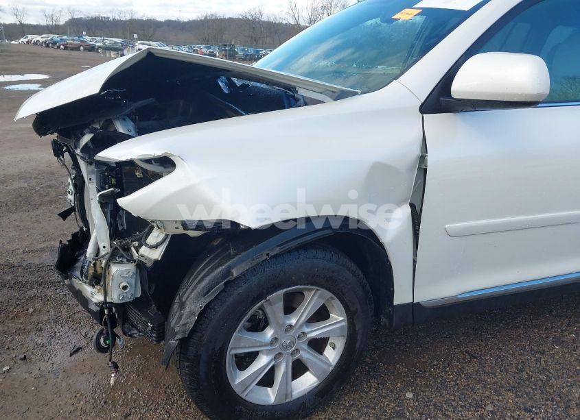 Photo 18 of 2012 Toyota Highlander SE V6 (VIN 5TDZK3EH5CS077742)