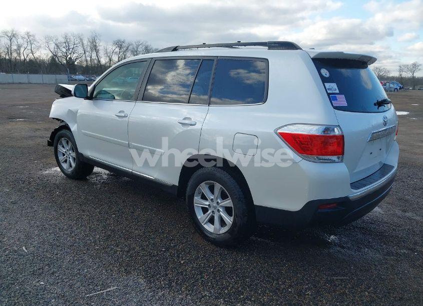 Photo 3 of 2012 Toyota Highlander SE V6 (VIN 5TDZK3EH5CS077742)