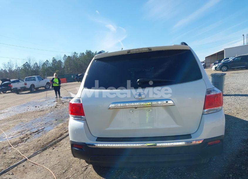 Photo 16 of 2012 Toyota Highlander SE V6 (VIN 5TDZK3EH5CS080883)