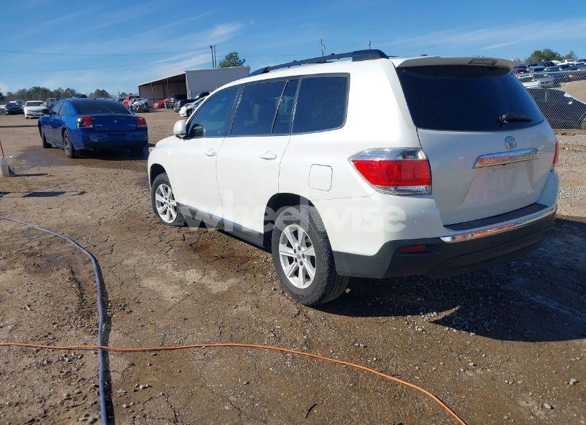 Photo 3 of 2012 Toyota Highlander SE V6 (VIN 5TDZK3EH5CS080883)