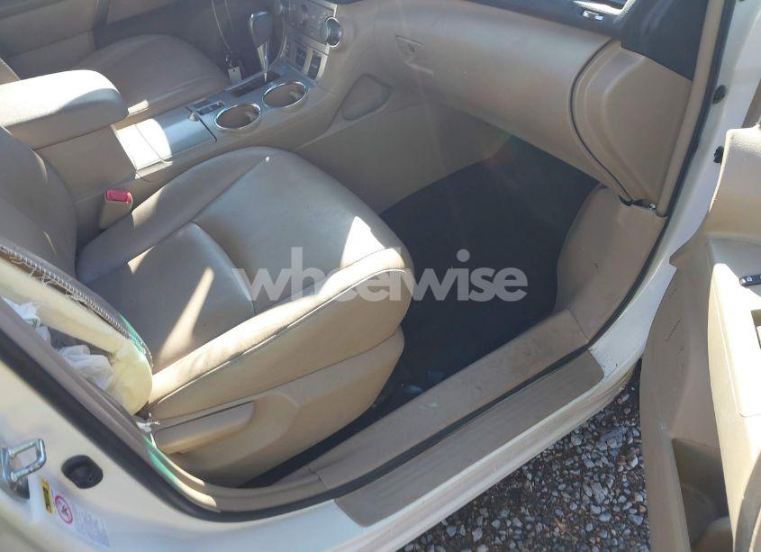 Photo 5 of 2012 Toyota Highlander SE V6 (VIN 5TDZK3EH5CS080883)