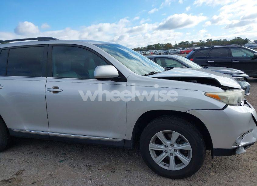 Photo 14 of 2013 Toyota Highlander SE V6 (VIN 5TDZK3EH5DS101247)