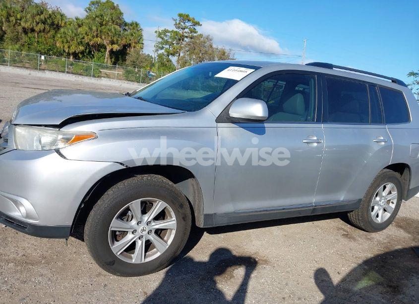 Photo 15 of 2013 Toyota Highlander SE V6 (VIN 5TDZK3EH5DS101247)