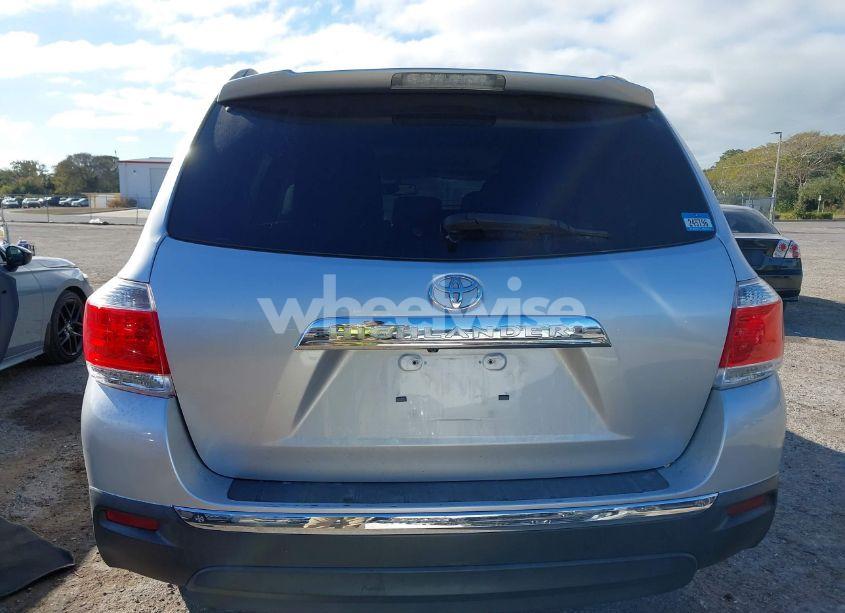 Photo 17 of 2013 Toyota Highlander SE V6 (VIN 5TDZK3EH5DS101247)