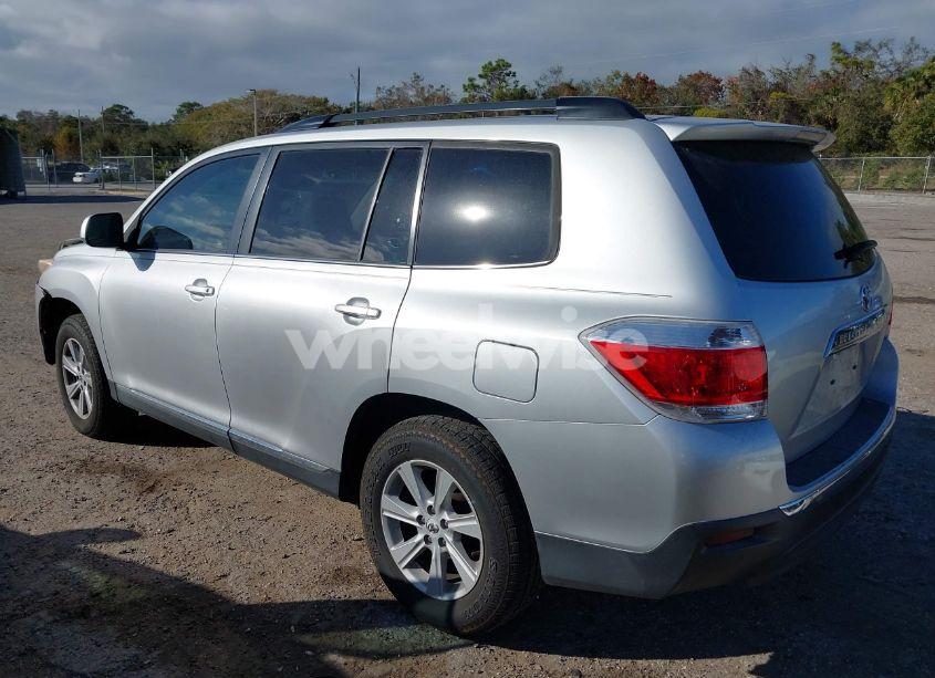 Photo 3 of 2013 Toyota Highlander SE V6 (VIN 5TDZK3EH5DS101247)