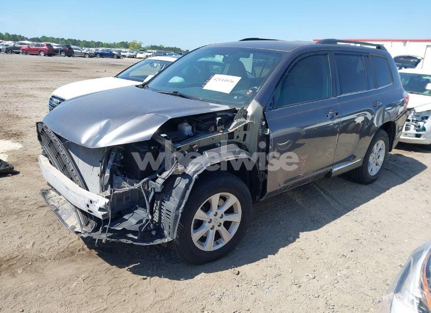 Photo 2 of 2013 Toyota Highlander BASE PLUS V6 (VIN 5TDZK3EH5DS138587)