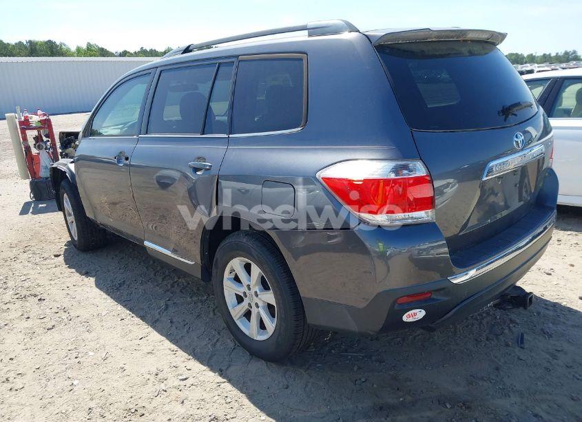 Photo 3 of 2013 Toyota Highlander BASE PLUS V6 (VIN 5TDZK3EH5DS138587)