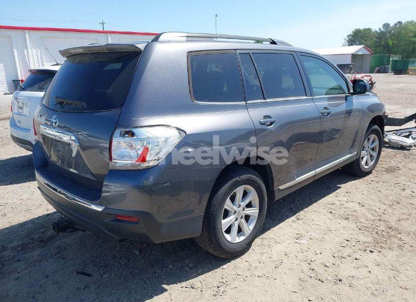 Photo 4 of 2013 Toyota Highlander BASE PLUS V6 (VIN 5TDZK3EH5DS138587)