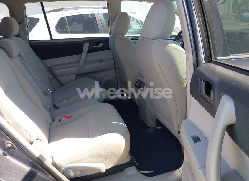 Photo 8 of 2013 Toyota Highlander BASE PLUS V6 (VIN 5TDZK3EH5DS138587)