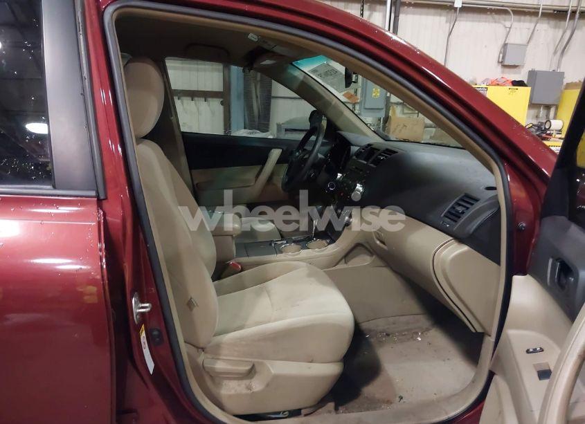 Photo 5 of 2010 Toyota Highlander BASE V6 (VIN 5TDZK3EH6AS018146)