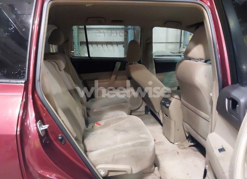 Photo 8 of 2010 Toyota Highlander BASE V6 (VIN 5TDZK3EH6AS018146)