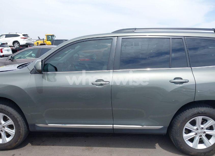 Photo 14 of 2011 Toyota Highlander BASE V6 (VIN 5TDZK3EH6BS026281)