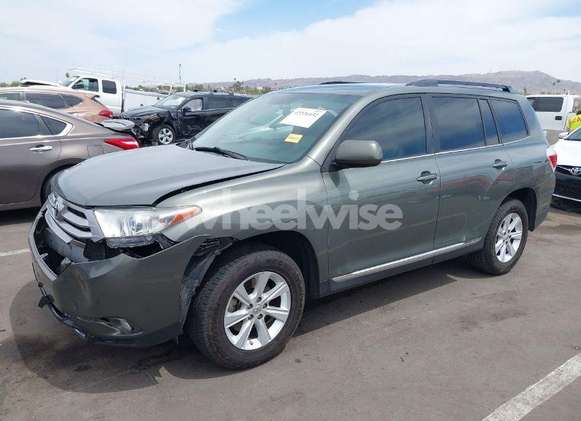 Photo 2 of 2011 Toyota Highlander BASE V6 (VIN 5TDZK3EH6BS026281)