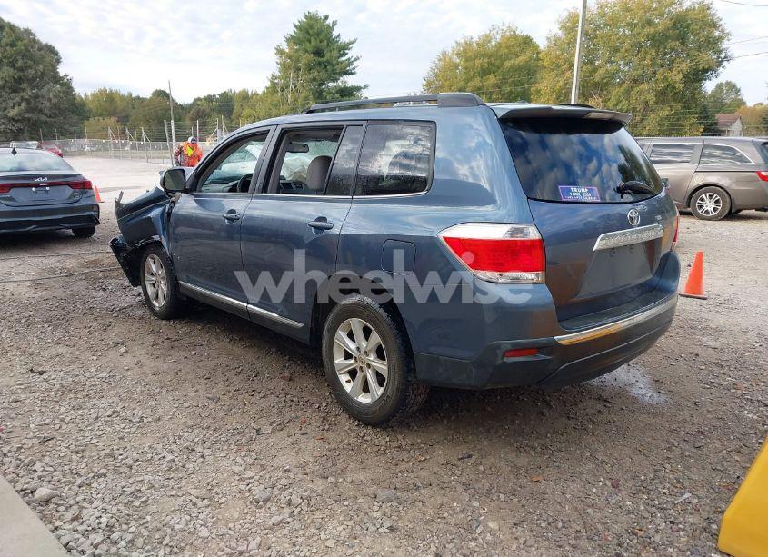 Photo 3 of 2011 Toyota Highlander SE V6 (VIN 5TDZK3EH6BS026703)