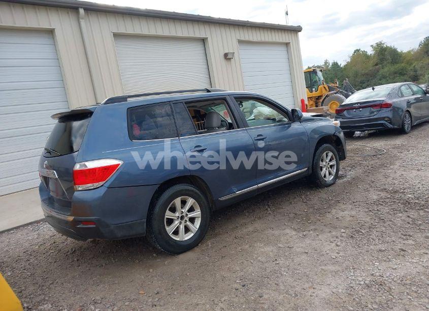 Photo 4 of 2011 Toyota Highlander SE V6 (VIN 5TDZK3EH6BS026703)