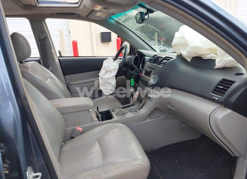 Photo 5 of 2011 Toyota Highlander SE V6 (VIN 5TDZK3EH6BS026703)