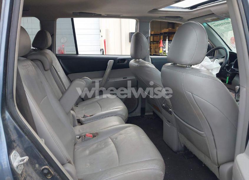 Photo 8 of 2011 Toyota Highlander SE V6 (VIN 5TDZK3EH6BS026703)