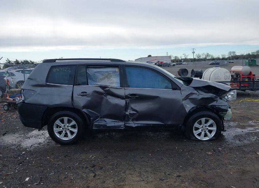 Photo 14 of 2011 Toyota Highlander SE V6 (VIN 5TDZK3EH6BS031755)