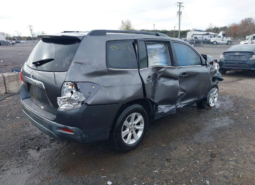 Photo 4 of 2011 Toyota Highlander SE V6 (VIN 5TDZK3EH6BS031755)