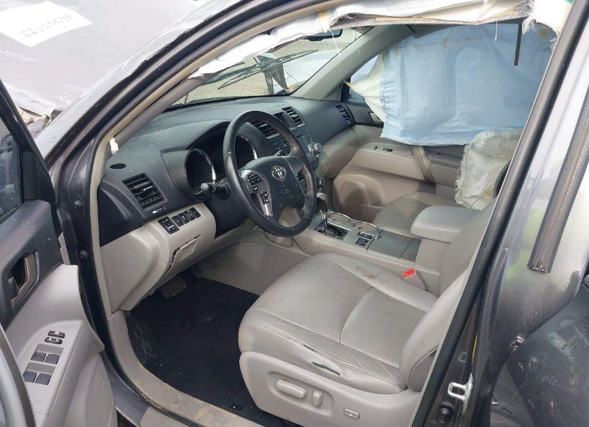 Photo 5 of 2011 Toyota Highlander SE V6 (VIN 5TDZK3EH6BS031755)
