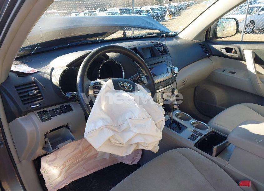 Photo 18 of 2012 Toyota Highlander SE (VIN 5TDZK3EH6CS072100)