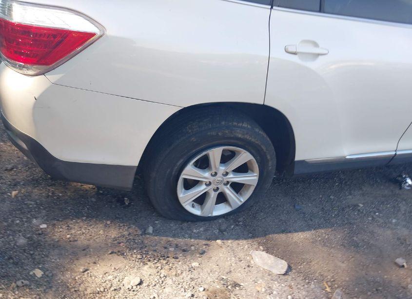 Photo 12 of 2012 Toyota Highlander SE V6 (VIN 5TDZK3EH6CS080004)