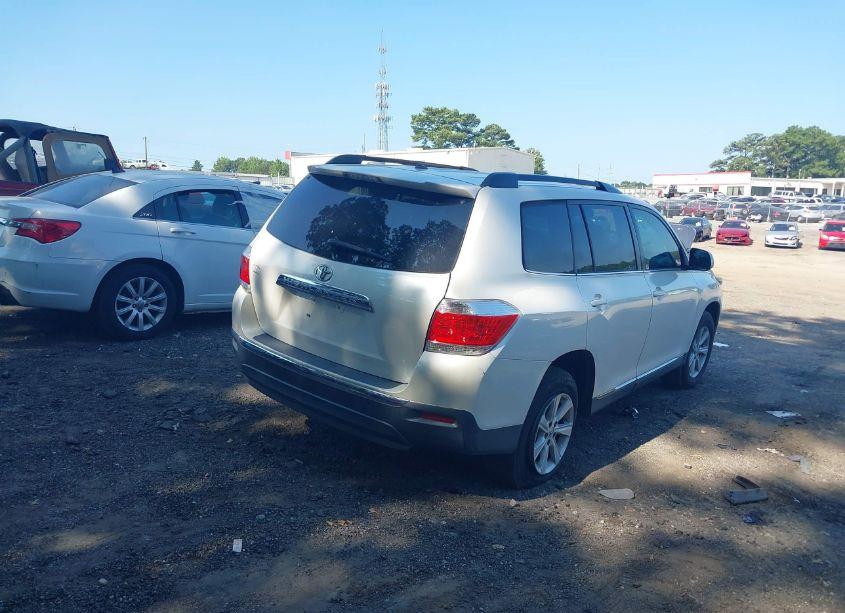 Photo 4 of 2012 Toyota Highlander SE V6 (VIN 5TDZK3EH6CS080004)