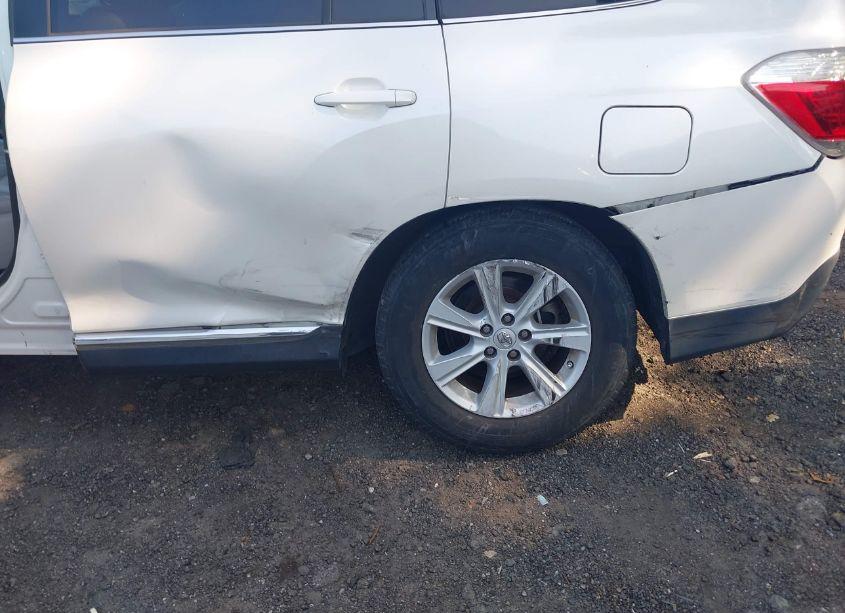 Photo 6 of 2012 Toyota Highlander SE V6 (VIN 5TDZK3EH6CS080004)