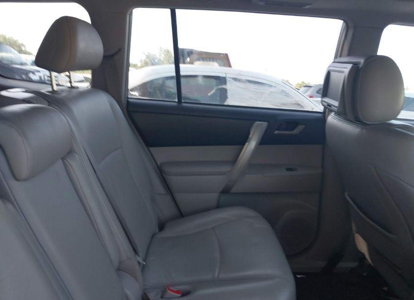 Photo 8 of 2012 Toyota Highlander SE V6 (VIN 5TDZK3EH6CS080004)