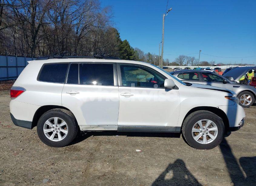 Photo 13 of 2013 Toyota Highlander BASE PLUS V6 (VIN 5TDZK3EH6DS101676)