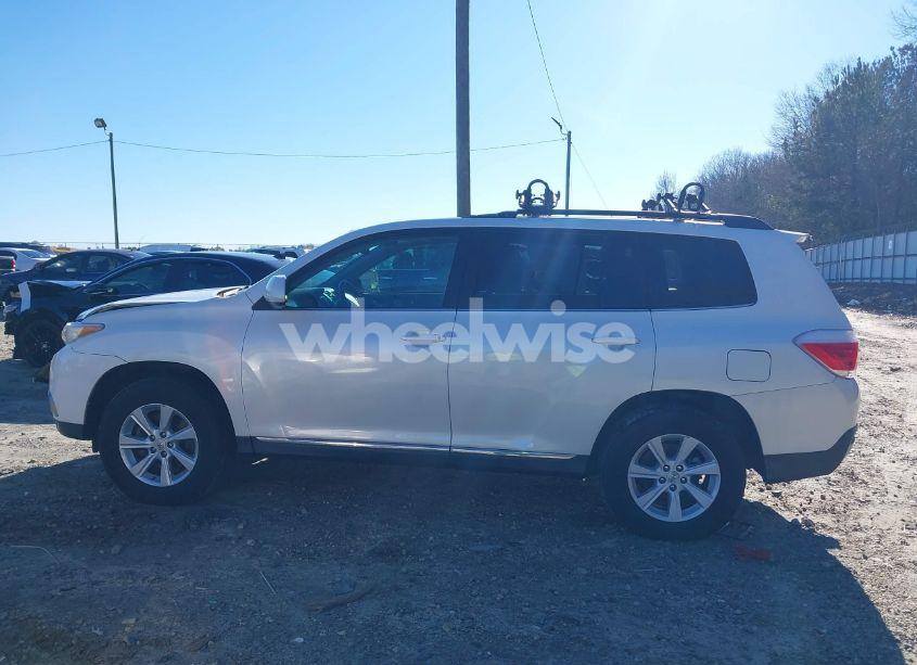 Photo 14 of 2013 Toyota Highlander BASE PLUS V6 (VIN 5TDZK3EH6DS101676)