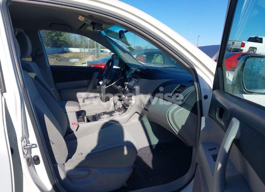 Photo 5 of 2013 Toyota Highlander BASE PLUS V6 (VIN 5TDZK3EH6DS101676)