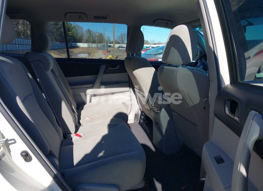 Photo 8 of 2013 Toyota Highlander BASE PLUS V6 (VIN 5TDZK3EH6DS101676)