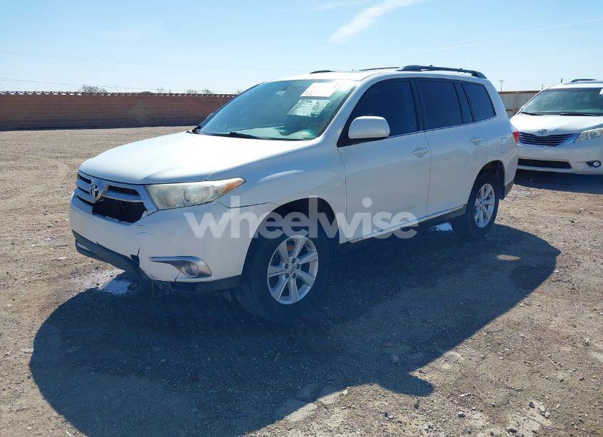 Photo 2 of 2013 Toyota Highlander PLUS/SE (VIN 5TDZK3EH6DS106053)