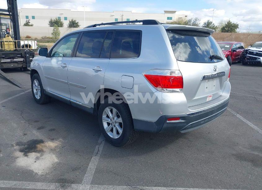 Photo 3 of 2011 Toyota Highlander SE V6 (VIN 5TDZK3EH7BS033529)