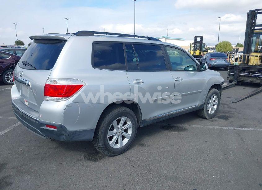 Photo 4 of 2011 Toyota Highlander SE V6 (VIN 5TDZK3EH7BS033529)