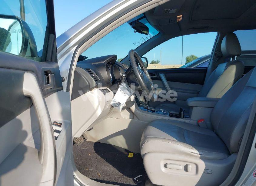 Photo 5 of 2011 Toyota Highlander SE V6 (VIN 5TDZK3EH7BS033529)