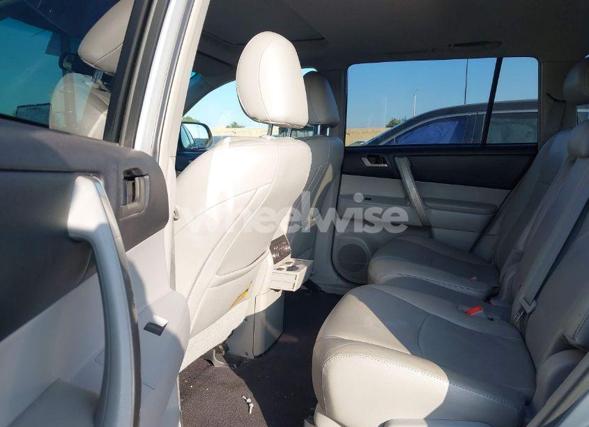 Photo 8 of 2011 Toyota Highlander SE V6 (VIN 5TDZK3EH7BS033529)