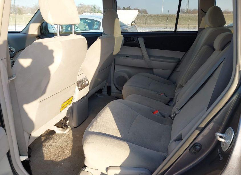 Photo 8 of 2010 Toyota Highlander BASE V6 (VIN 5TDZK3EH8AS006600)