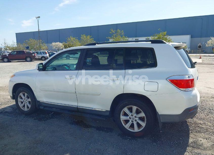 Photo 14 of 2012 Toyota Highlander BASE V6 (VIN 5TDZK3EH8CS072065)